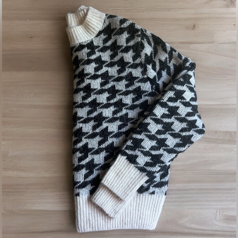 Houndstooth Sweater NWT